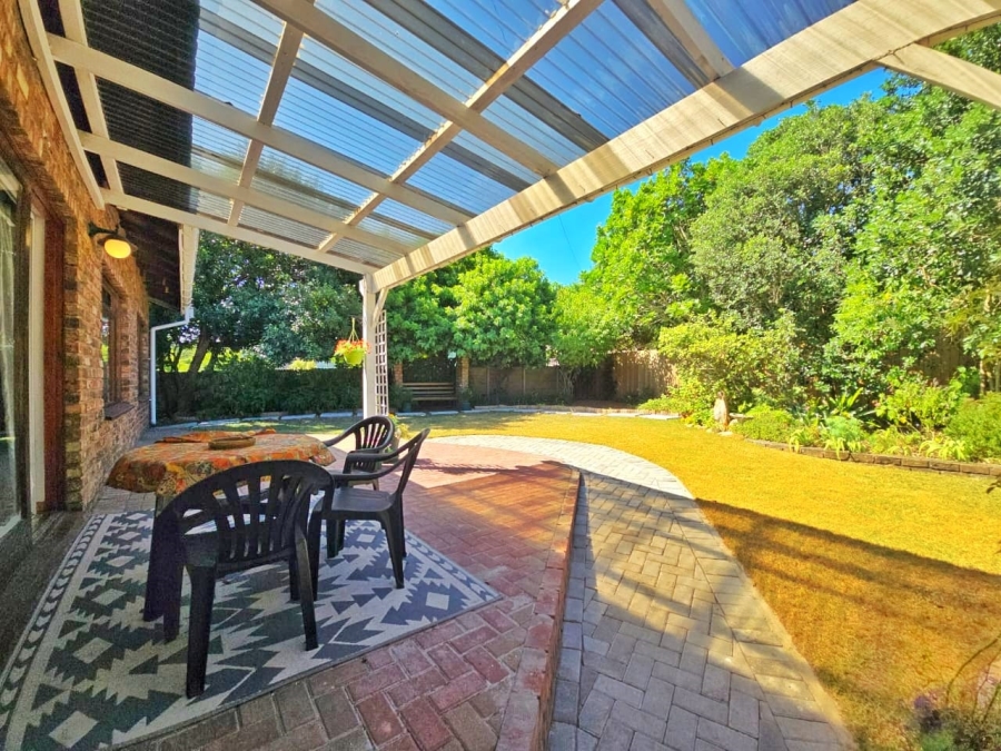 5 Bedroom Property for Sale in Kingfisher Creek Western Cape